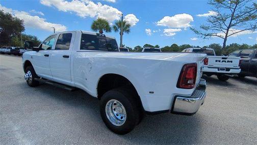 2025 RAM 3500 Tradesman Crew Cab 4x4 8' Box
