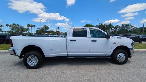 2025 RAM 3500 Tradesman Crew Cab 4x4 8' Box