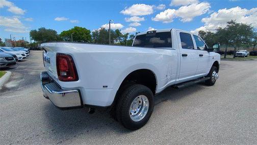 2025 RAM 3500 Tradesman Crew Cab 4x4 8' Box