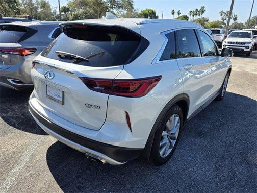 2022 INFINITI QX50 LUXE