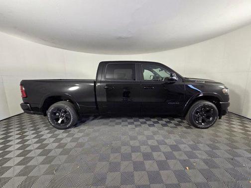 Diamond Black Crystal Pearlcoat 2026 RAM 1500 Big Horn/Lone Star