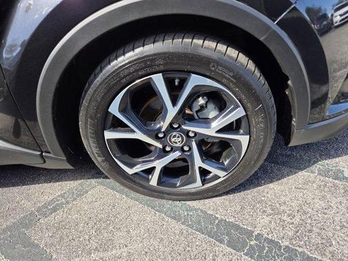 2019 Toyota C-HR XLE