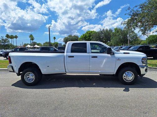 2025 RAM 3500 Tradesman Crew Cab 4x4 8' Box