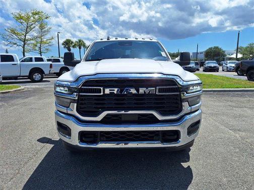 2025 RAM 3500 Tradesman Crew Cab 4x4 8' Box
