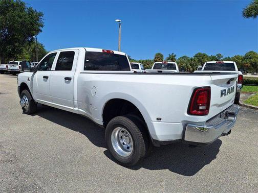 2025 RAM 3500 Tradesman Crew Cab 4x4 8' Box