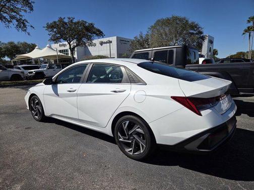 2024 Hyundai ELANTRA HEV Limited