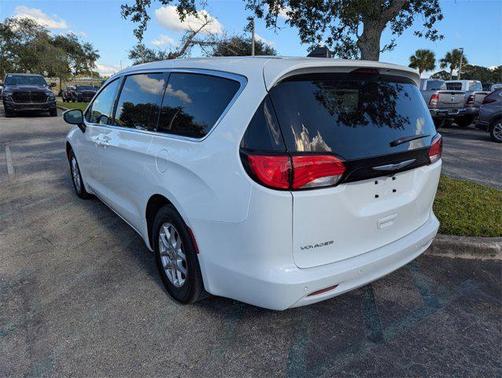 2023 Chrysler Voyager LX