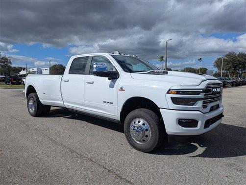 2026 RAM 3500 Laramie Crew Cab 4x4 8' Box