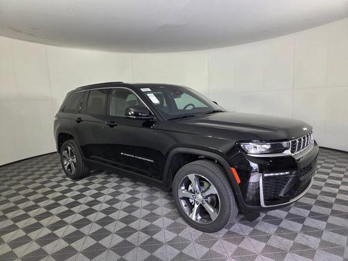 Diamond Black Crystal Pearlcoat 2026 Jeep Grand Cherokee Limited