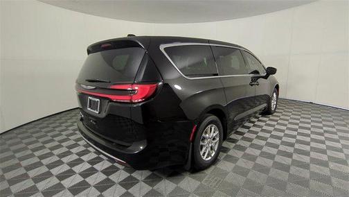 2025 Chrysler Pacifica L
