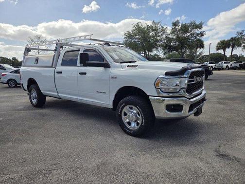 Bright White Clearcoat 2022 RAM 3500 Tradesman Crew Cab 4x4 8' Box