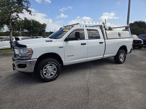 Bright White Clearcoat 2022 RAM 3500 Tradesman Crew Cab 4x4 8' Box