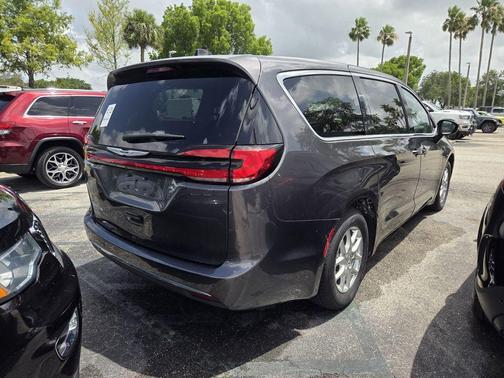 Granite Crystal Metallic Clearcoat 2023 Chrysler Pacifica Touring L