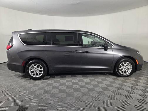 Granite Crystal Metallic Clearcoat 2023 Chrysler Pacifica Touring L