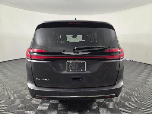 Granite Crystal Metallic Clearcoat 2023 Chrysler Pacifica Touring L