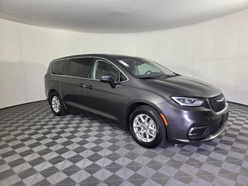 Granite Crystal Metallic Clearcoat 2023 Chrysler Pacifica Touring L