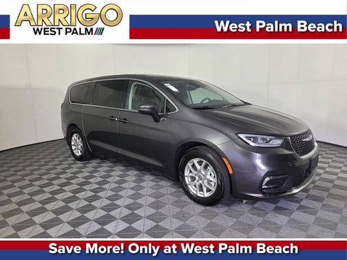 Granite Crystal Metallic Clearcoat 2023 Chrysler Pacifica Touring L