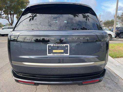 2025 Land Rover Range Rover P400 SE 7 Seat