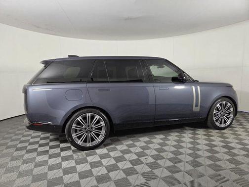 2025 Land Rover Range Rover P400 SE 7 Seat