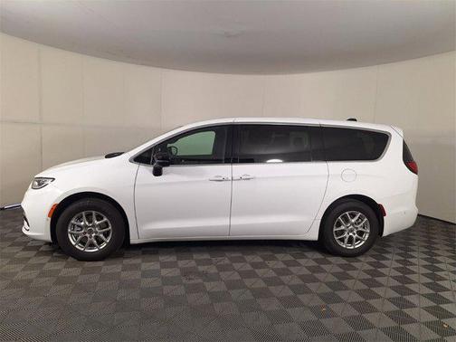 2025 Chrysler Pacifica L
