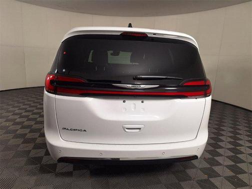 2025 Chrysler Pacifica L