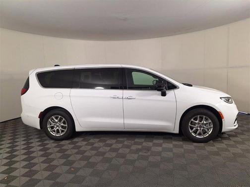 2025 Chrysler Pacifica L