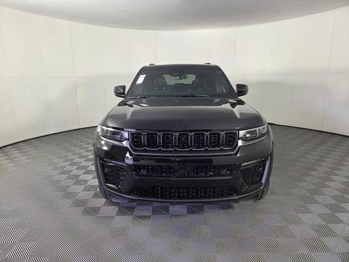 Diamond Black Crystal Pearlcoat 2026 Jeep Grand Cherokee Limited