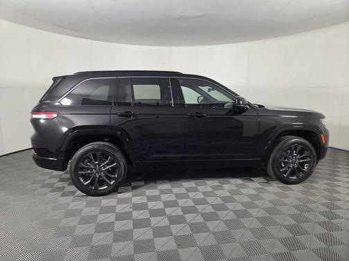 Diamond Black Crystal Pearlcoat 2026 Jeep Grand Cherokee Limited