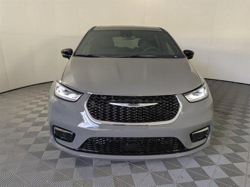 2025 Chrysler Pacifica L