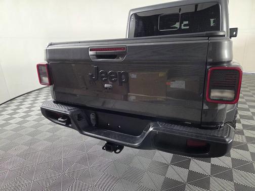 Granite Crystal Metallic Clearcoat 2021 Jeep Gladiator Willys 4x4