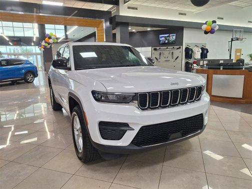 2025 Jeep Grand Cherokee Laredo