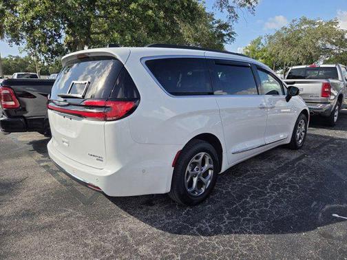 Bright White Clearcoat 2023 Chrysler Pacifica Limited