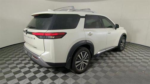2022 Nissan Pathfinder Platinum 2WD