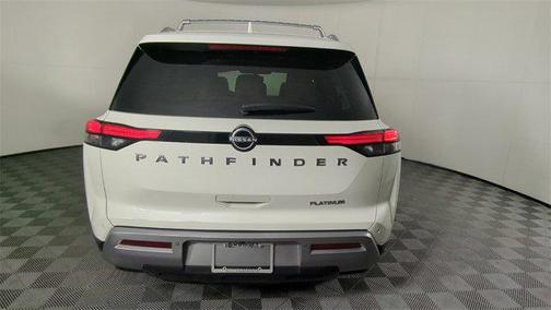 2022 Nissan Pathfinder Platinum 2WD