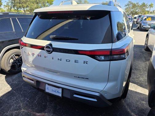 2022 Nissan Pathfinder Platinum 2WD