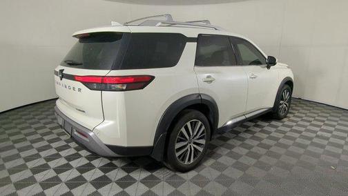 2022 Nissan Pathfinder Platinum 2WD