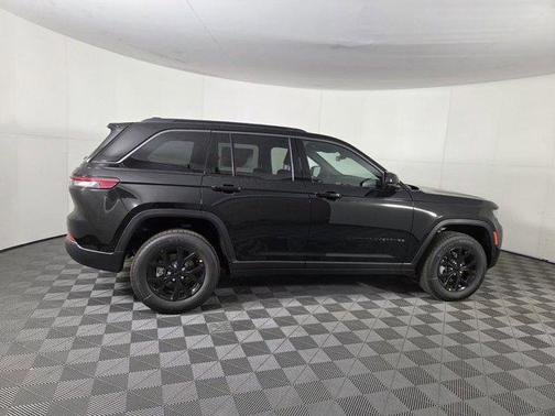 2026 Jeep Grand Cherokee Altitude