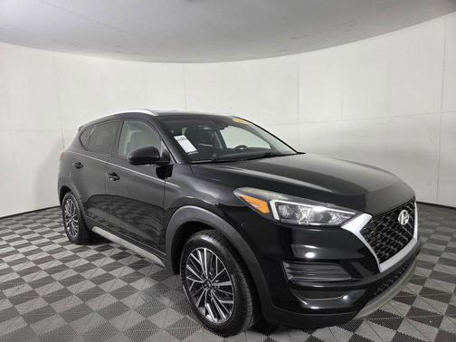 Black Noir Pearl 2019 Hyundai TUCSON SE