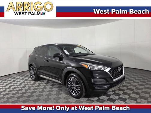 Black Noir Pearl 2019 Hyundai TUCSON SE