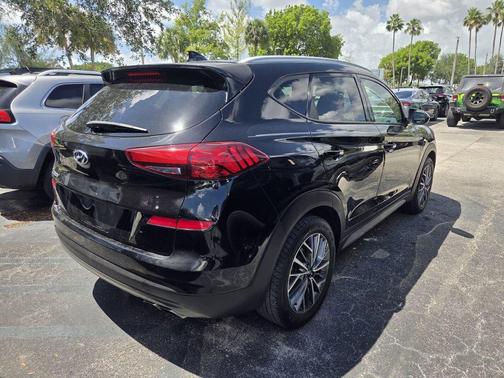 Black Noir Pearl 2019 Hyundai TUCSON SE