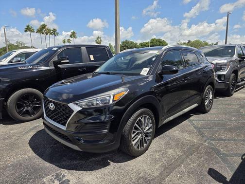 Black Noir Pearl 2019 Hyundai TUCSON SE