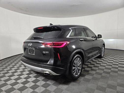 2023 INFINITI QX50 LUXE