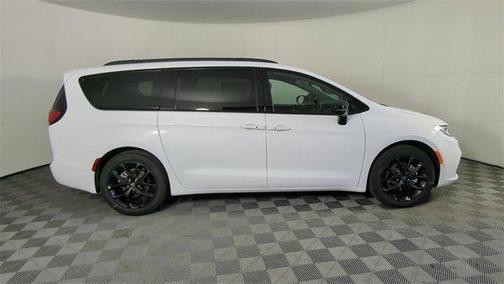 2026 Chrysler Pacifica L