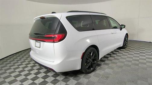 2026 Chrysler Pacifica L