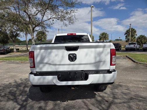 2023 RAM 3500 Tradesman Crew Cab 4x4 6'4' Box