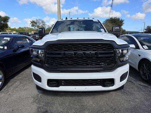 2023 RAM 3500 Tradesman Crew Cab 4x4 6'4' Box