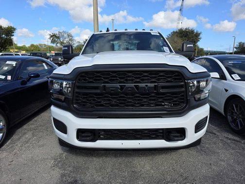 2023 RAM 3500 Tradesman Crew Cab 4x4 6'4' Box