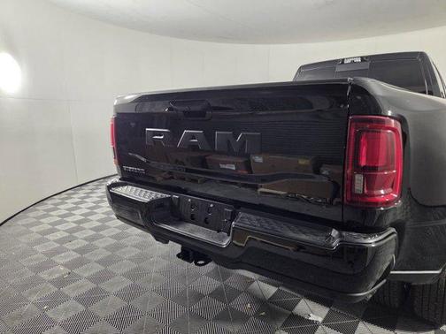 Diamond Black Crystal Pearlcoat 2026 RAM 3500 Big Horn Crew Cab 4x4 8' Box