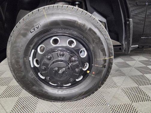 Diamond Black Crystal Pearlcoat 2026 RAM 3500 Big Horn Crew Cab 4x4 8' Box