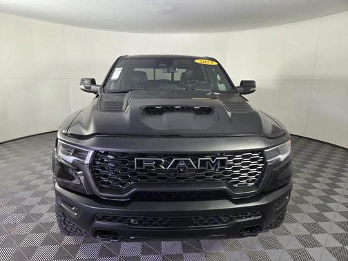 Diamond Black Crystal Pearlcoat 2025 RAM 1500 RHO Crew Cab 4x4 5'7' Box